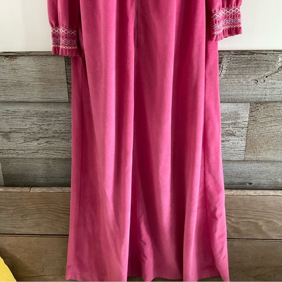 Vintage Evelyn Pearson velour lounge housecoat size Medium - Picture 3 of 8